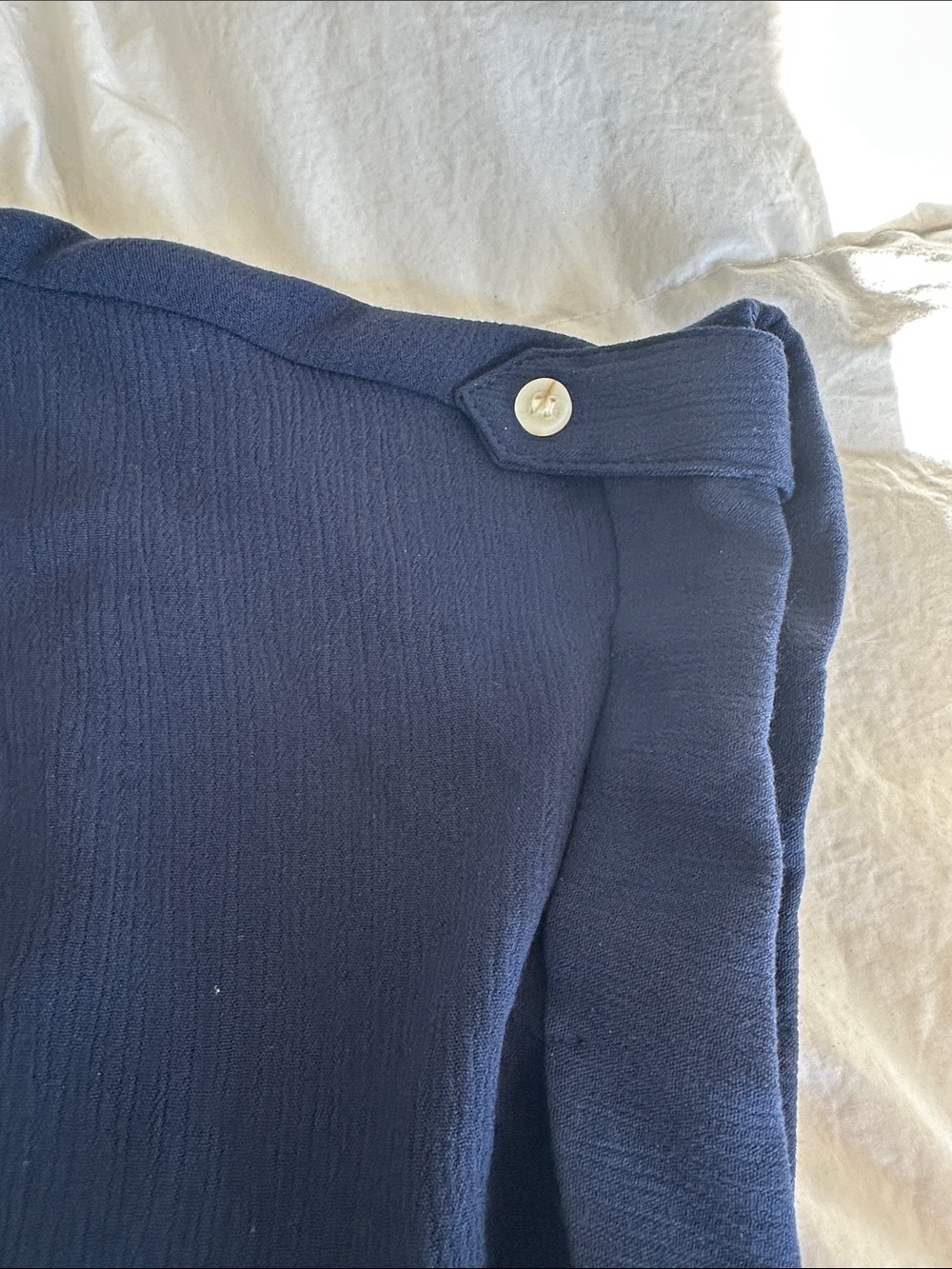 NWT Liz Claiborne Navy V-Neck Roll-Tab Sleeve Tunic - Picture 5 of 7